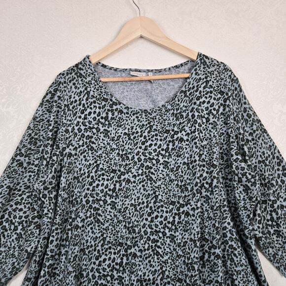Logo by Lori Goldstein Animal Print Top sz 2X Green 3/4 Sleeve Step Hem - Picture 2 of 12